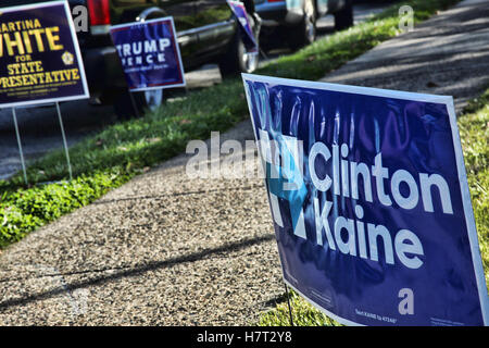 Philadelphia, PA, Stati Uniti d'America. 8 Novembre, 2016. Il giorno delle elezioni, segni raffigurato in Philadelphia, Pa su 8 Novembre 2016 Credit: Star Shooter/media/punzone Alamy Live News Foto Stock