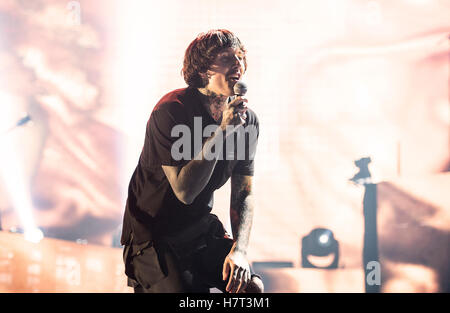 Manchester REGNO UNITO. 8 novembre 2016. Portare Me l'orizzonte eseguire al Manchester Arena sul loro headline tour 2016, Manchester 08/11/2016 Credit: Gary Mather/Alamy Live News Foto Stock