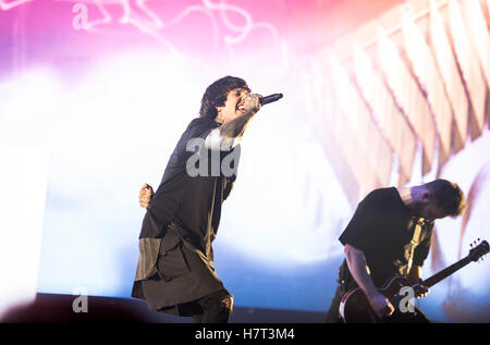 Manchester REGNO UNITO. 8 novembre 2016. Portare Me l'orizzonte eseguire al Manchester Arena sul loro headline tour 2016, Manchester 08/11/2016 Credit: Gary Mather/Alamy Live News Foto Stock