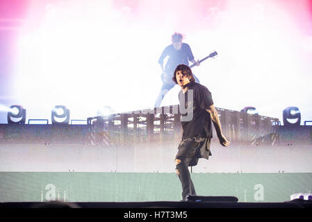 Manchester REGNO UNITO. 8 novembre 2016. Portare Me l'orizzonte eseguire al Manchester Arena sul loro headline tour 2016, Manchester 08/11/2016 Credit: Gary Mather/Alamy Live News Foto Stock