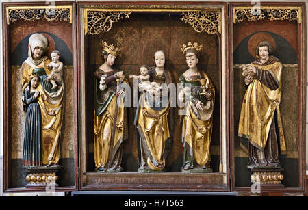 Winged pala con la Vergine e il Bambino St Anne e altri santi 1520 Vogtland il tedesco in Germania Foto Stock