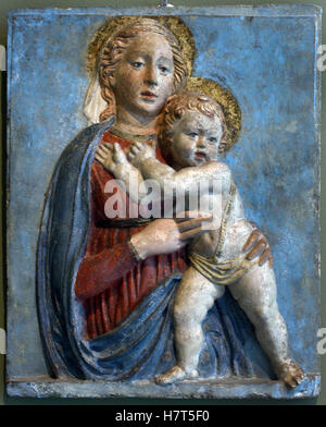 Madonna e Bambino di Andrea di Lazzaro Cavalcanti detto Buggiano o Buggianino 1412 - Firenze 1462 scultore e architetto italiano, adottato il figlio del grande architetto Filippo Brunelleschi. Italia Foto Stock