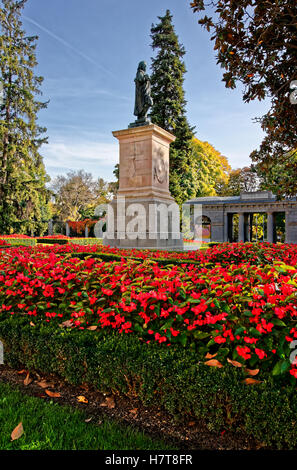 MADRID, Spagna - 03 novembre 2016: Monumento al pittore Bartolomé Esteban Murillo, tra il Prado e il Giardino Botanico Foto Stock