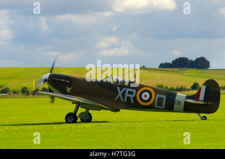 Vickers Supermarine Spitfire Mk IIa, P7308 (AR213), Duxford Airshow Foto Stock