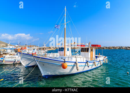 La pesca tradizionale barche nel porto di Naoussa, isola di Paros, Grecia Foto Stock