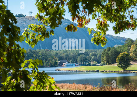 Stone Mountain Park con Memorial confederato carving in Atlanta, Georgia, Stati Uniti d'America. Foto Stock