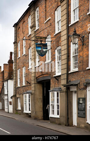 Regno Unito, Inghilterra, Buckinghamshire, West Wycombe, High Street, George and Dragon Hotel, storico coaching inn Foto Stock