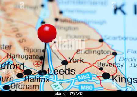 Leeds imperniata su di una mappa del Regno Unito Foto Stock