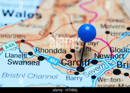 Cardiff imperniata su una mappa del Galles Foto Stock