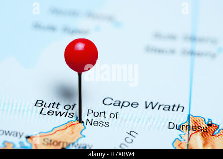 Porto di Ness imperniata su una mappa della Scozia Foto Stock