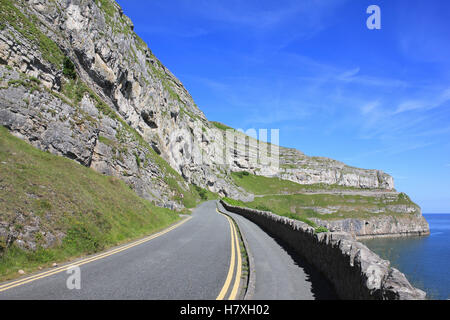 Marine Drive strada a pedaggio acceso attorno al promontorio del Great Orme, Llandudno, Galles Foto Stock