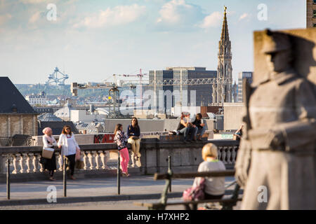 Bruxelles, Belgio, terrazza al di sopra del Parc de la Porte de Hal, vista sul centro della città, gastronomia, Foto Stock