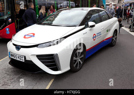 Il 2016 Toyota Mirai, una cella a combustibile idrogeno display del veicolo nella bassa emissione automobilismo zona, del 2016 Regents Street Motor Show Foto Stock