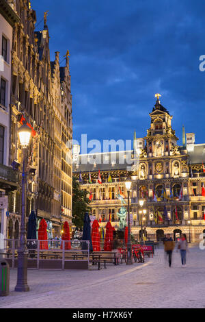 Municipio (Stadhuis) nella piazza principale del mercato di Anversa, nelle Fiandre, in Belgio Foto Stock