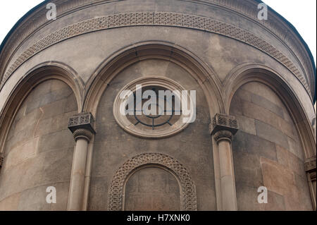 Arco di architettura nel vecchio edificio della chiesa Foto Stock
