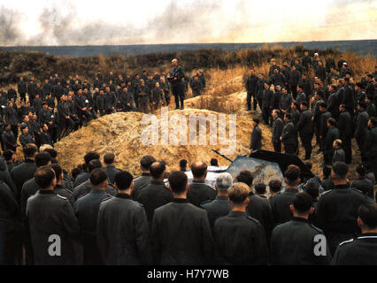 Stalingrad, (STALINGRAD) D 1992, Regie: Joseph Vilsmaier, Szene Stichwort: Soldaten, Massengrab, Krieg Foto Stock