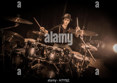 Strumento musicale Drum Kit sul palco, Francia Foto Stock