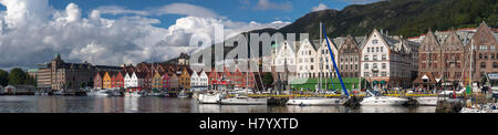 Kontor edificio, case di legno, storico Hanseviertel Bryggen, Bergen Hordaland, Norvegia Foto Stock