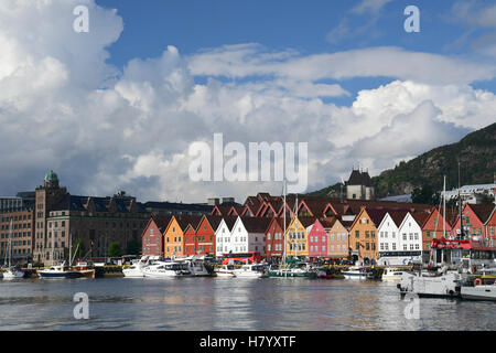 Kontor edificio, case di legno, storico Hanseviertel Bryggen, Bergen Hordaland, Norvegia Foto Stock