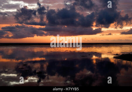 Tramonto sulla spiaggia di Tarifa, Spagna, Europa Foto Stock