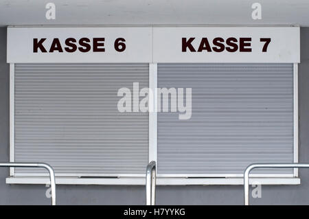 Finestra di pagamento con persiane chiuse presso la sede Westfalenhalle, Dortmund, Ruhrgebiet area, Renania settentrionale-Vestfalia Foto Stock