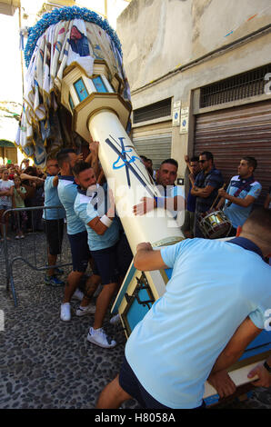 Sassari, Sardegna. 14 Agosto: il 'Candelieri' scendere Foto Stock