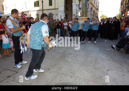 Sassari, Sardegna. 14 Agosto: il 'Candelieri' scendere Foto Stock