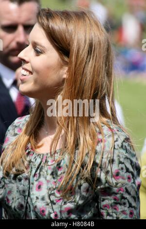 HRH Principessa Beatrice di York visite Harewood House, Leeds per vedere le Olimpiadi del 2012 Relè torcia. Giugno 2012 Foto Stock