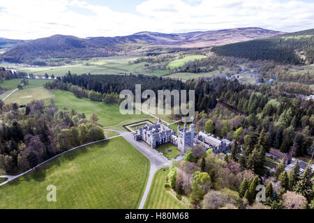 Aearial colpo di un parco in un paesaggio forestale castle Scozia Gran Bretagna Foto Stock