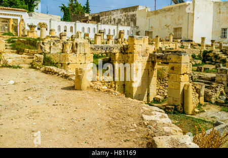 Il piacere camminare tra le rovine di antiche terme romane, El Kef, Tunisia. Foto Stock