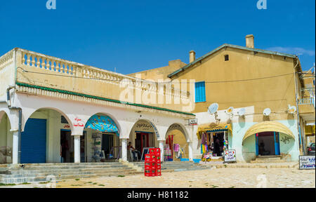 La cittadina vanta grande quartiere dello shopping, che occupa la piazza e alcune strade collinari, El Kef Foto Stock