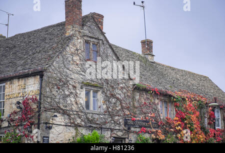 Bella scenico villaggio di Burford in Cotswold,Inghilterra Foto Stock