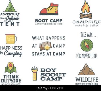 Camping logo design set con la tipografia e elementi di viaggio - compass, montagna, tenda. Con il vettore avventura parole e segni. Sentiero escursionistico, backpacking simboli. Nizza per stampe, tee design, abbigliamento. Illustrazione Vettoriale
