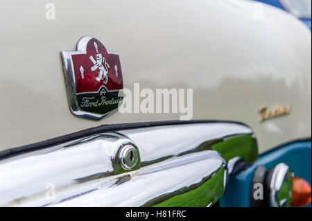 Logo/badge Ford Zodiac sul bagagliaio della vettura. Foto Stock