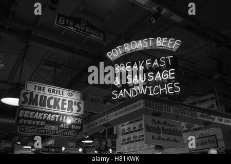 Reading Terminal Market, shop segno, il Grill Smucker, Philadelphia, Pennsylvania, STATI UNITI D'AMERICA Foto Stock