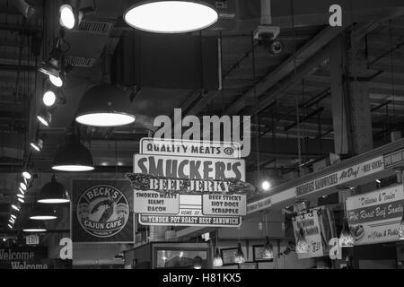 Reading Terminal Market, shop segno, il Grill Smucker, Philadelphia, Pennsylvania, STATI UNITI D'AMERICA Foto Stock