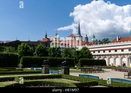 I giardini di Wallenstein Palace. Il Palazzo è il Parlamento e il Senato ceco a Malá Strana, Praga, Repubblica Ceca. Foto Stock