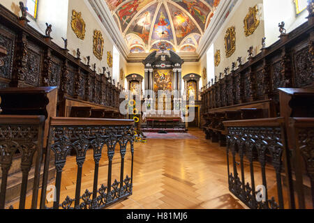 La chiesa dell'ospizio al Colle del Gran San Bernardo al confine fra Svizzera e Italia Foto Stock