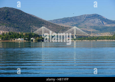 Chalkida Bridge, in Kahlkis. Esso collega l'isola di Eubea verso la Grecia continentale. Foto Stock