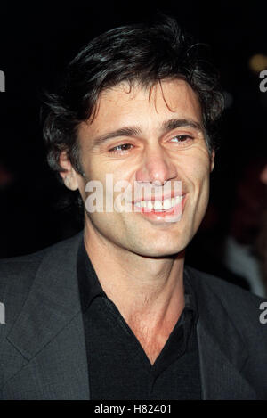 STEVEN BAUER "il traffico' LA PREMIER BEVERLY HILLS LA USA 14 Dicembre 2000 Foto Stock