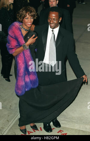 WHITNEY HOUSTON BOBBY BROWN VANITY FAIR OSCAR PARTY 2001 di Michele Beverley Hills LA USA 25 Marzo 2001 Foto Stock