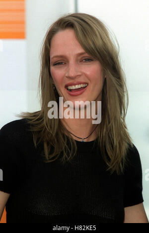 UMA THURMAN CANNES FILM FESTIVAL CANNES Francia Europa 11 Maggio 2001 Foto Stock