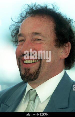 SIMON CALLOW CANNES FILM FESTIVAL CANNES Francia Europa 12 Maggio 2001 Foto Stock