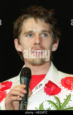 ETHAN HAWKE CANNES FILM FESTIVAL CANNES Francia Europa 11 Maggio 2001 Foto Stock