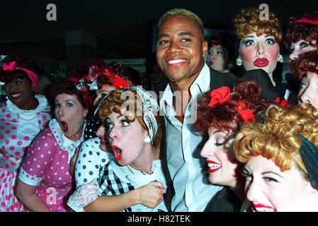 CUBA Gooding Jnr & LUCY, 'rat race' premiere del film HOLLYWOOD LOS ANGELES STATI UNITI D'AMERICA 30 Luglio 2001 Foto Stock