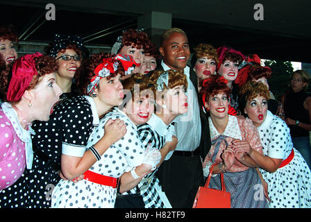 CUBA Gooding Jnr & LUCY, 'rat race' premiere del film HOLLYWOOD LOS ANGELES STATI UNITI D'AMERICA 30 Luglio 2001 Foto Stock