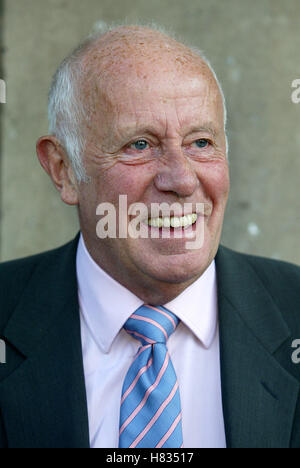 RICHARD WILSON JOHN THAW memoriale di servizio ST MARTINS NEL CAMPO Londra Inghilterra 04 Settembre 2002 Foto Stock