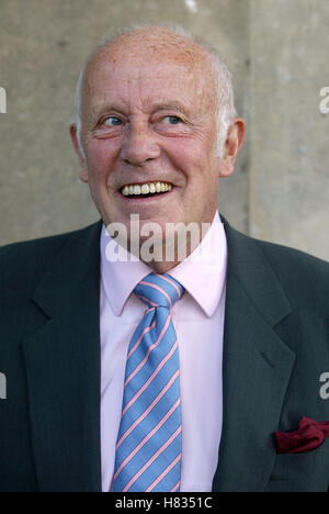 RICHARD WILSON JOHN THAW memoriale di servizio ST MARTINS NEL CAMPO Londra Inghilterra 04 Settembre 2002 Foto Stock