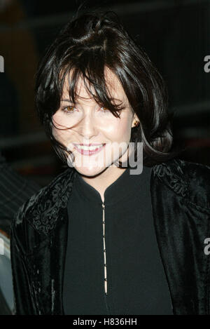 ELIZABETH CARLING NATIONAL TV AWARDS THE ROYAL ALBERT HALL Kensington Londra Inghilterra 15 Ottobre 2002 Foto Stock