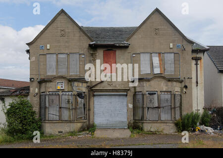 Grande villa vittoriana in cattivo stato Foto Stock
